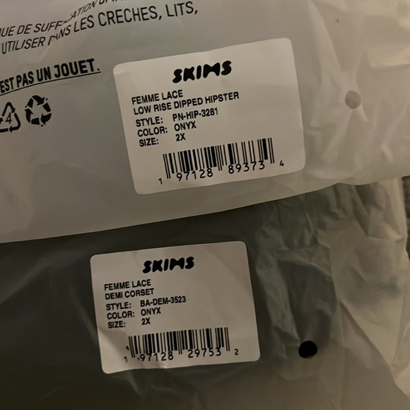 131 NWT SKIMS LACE UNLINED BALCONETTE CORSET and low rise dipped booster 2x set - Picture 7 of 7